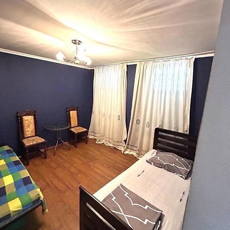 Booboo Flat In Italian Yard Appartement Tbilisi Buitenkant foto