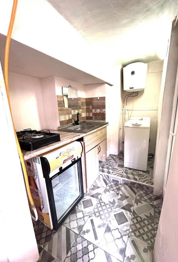 Booboo Flat In Italian Yard Appartement Tbilisi Buitenkant foto